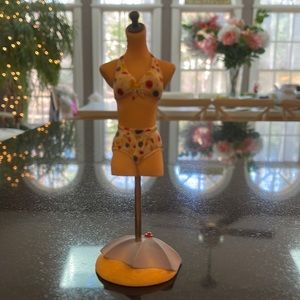 The Latest Thing "Making A Splash" Bikini Fashion MANNEQUIN SCULPTURE Figurine